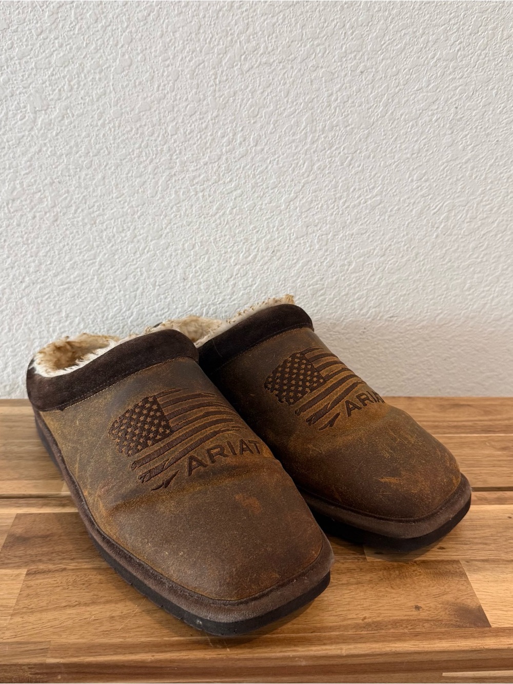Ariat Men’s Patriot Brown Slippers Size 12